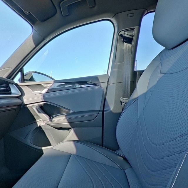 New 2026 Volkswagen Tiguan SE R-Line image 26