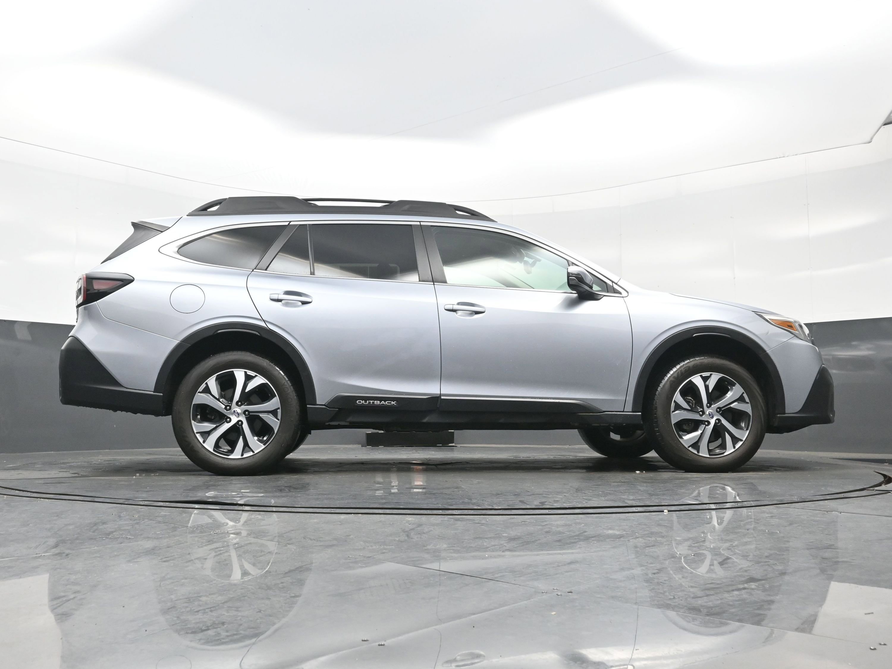 Used 2022 Subaru Outback Limited image 32