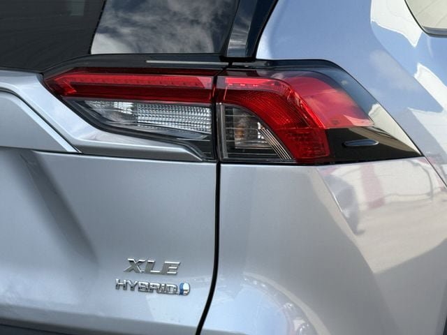 Used 2022 Toyota RAV4 XLE Premium image 7