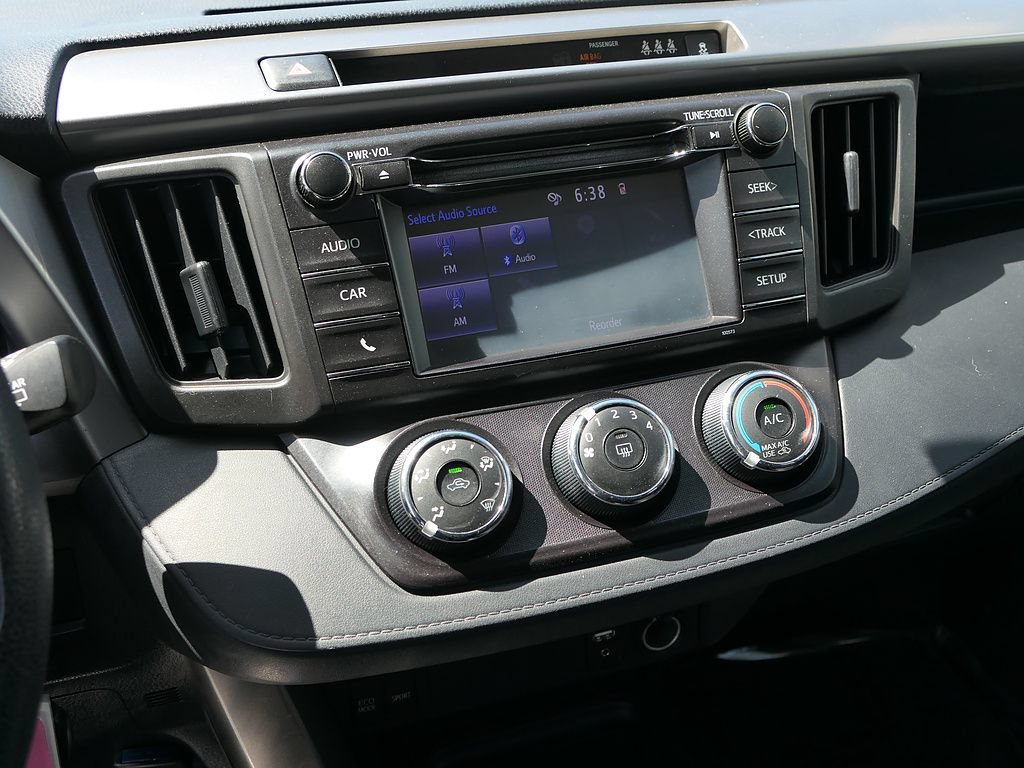 Used 2018 Toyota RAV4 LE w/ All Weather Liner Package FWD image 18