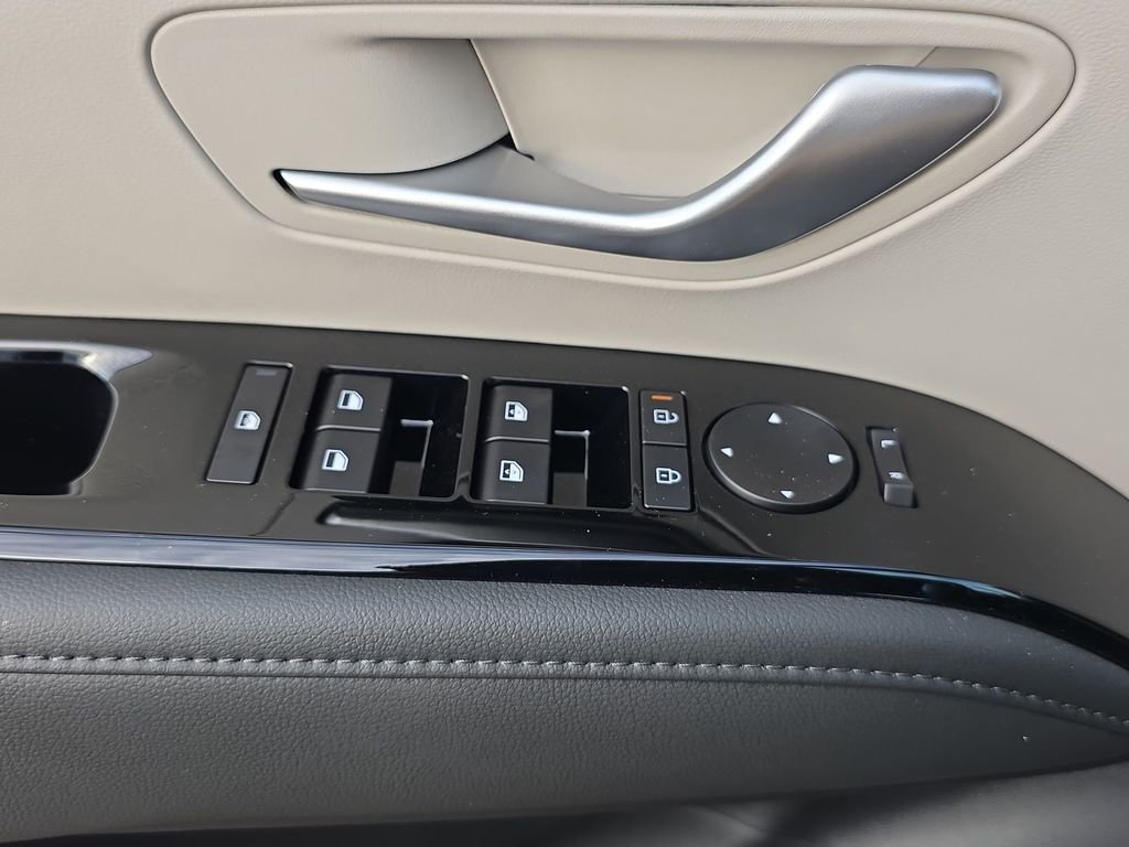 New 2025 Hyundai Tucson Limited image 38