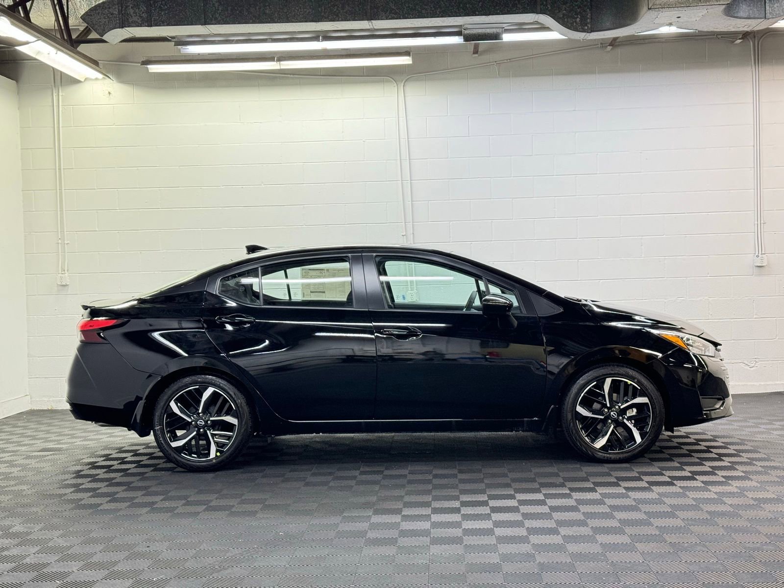 New 2025 Nissan Versa SR image 4