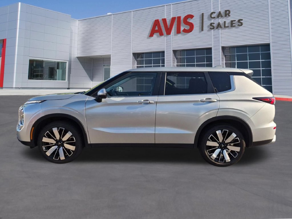 Used 2025 Mitsubishi Outlander SE AWD/4WD image 10