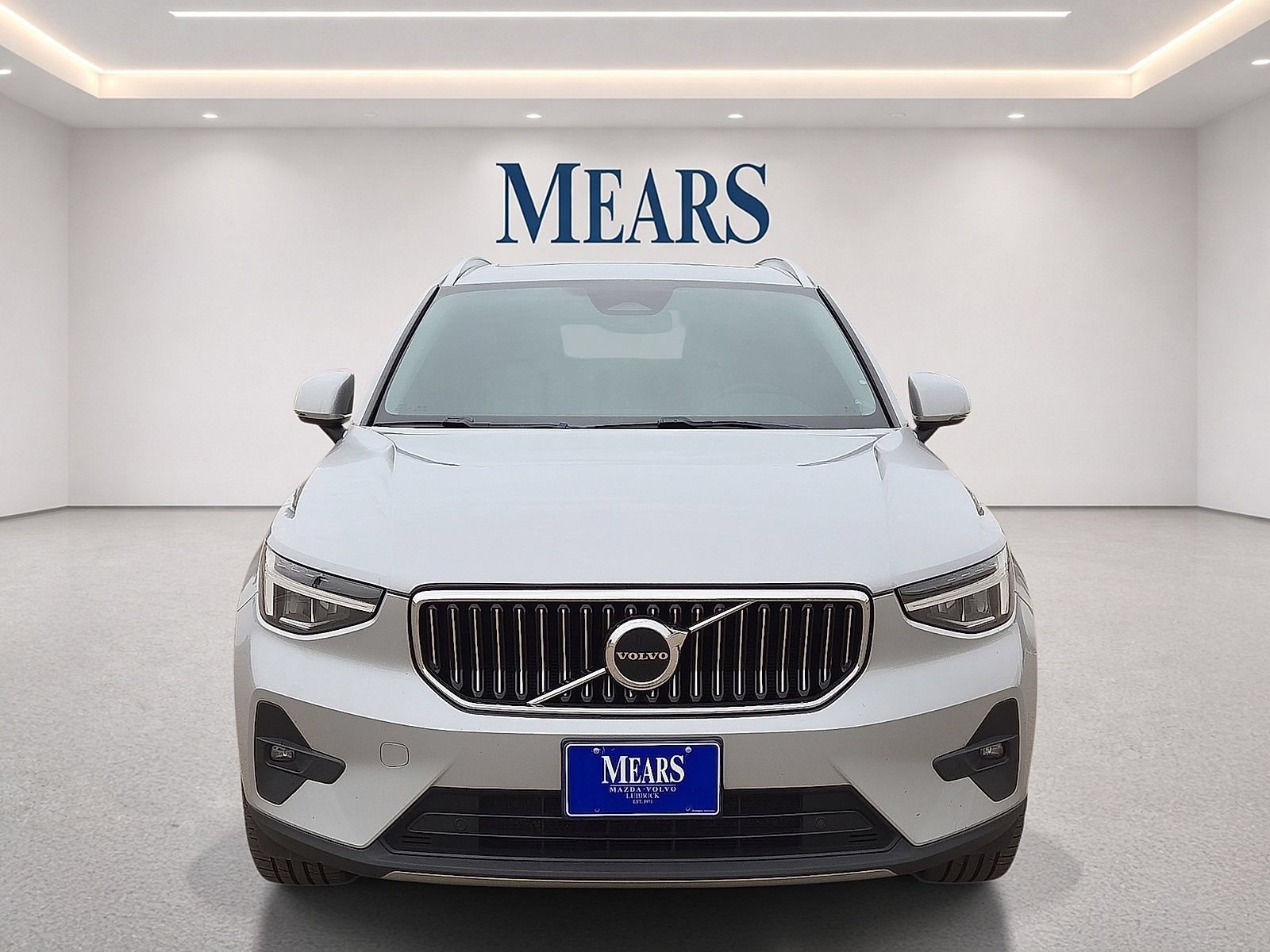 Used 2023 Volvo XC40 B5 Plus AWD/4WD image 9