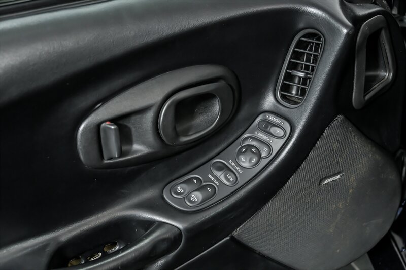 Used 2001 Chevrolet Corvette Z06 w/ Memory Pkg RWD image 12