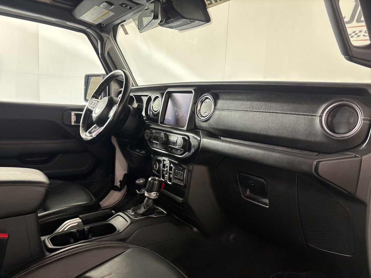Used 2022 Jeep Wrangler Unlimited Sahara w/ Cold Weather Group AWD/4WD image 16