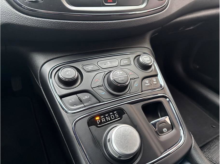 Used 2015 Chrysler 200 S w/ Navigation & Sound Group I image 24