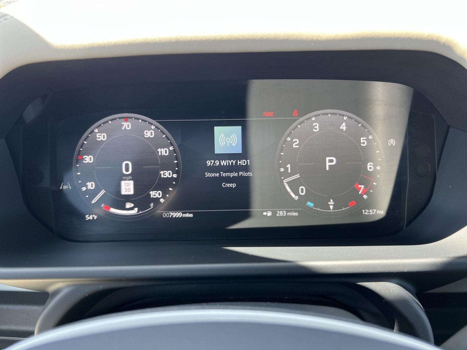 Used 2024 Land Rover Defender 110 X-Dynamic SE image 25