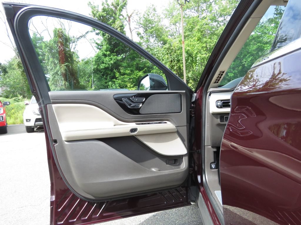 Used 2023 Lincoln Aviator AWD w/ Premium Package image 9