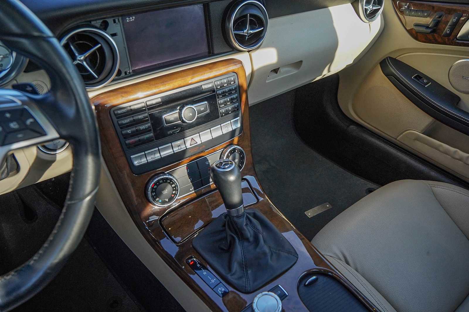 Used 2015 Mercedes-Benz SLK 250 w/ Premium Package image 15