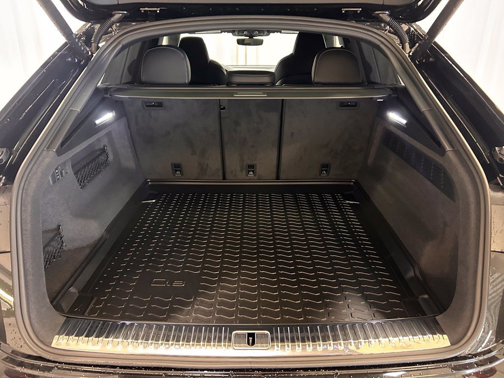 New 2027 Audi SQ8 Premium Plus AWD/4WD image 7