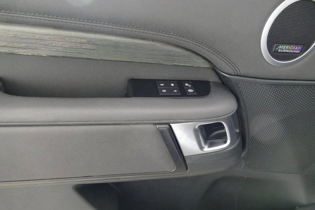 Used 2019 Land Rover Discovery HSE AWD/4WD image 11