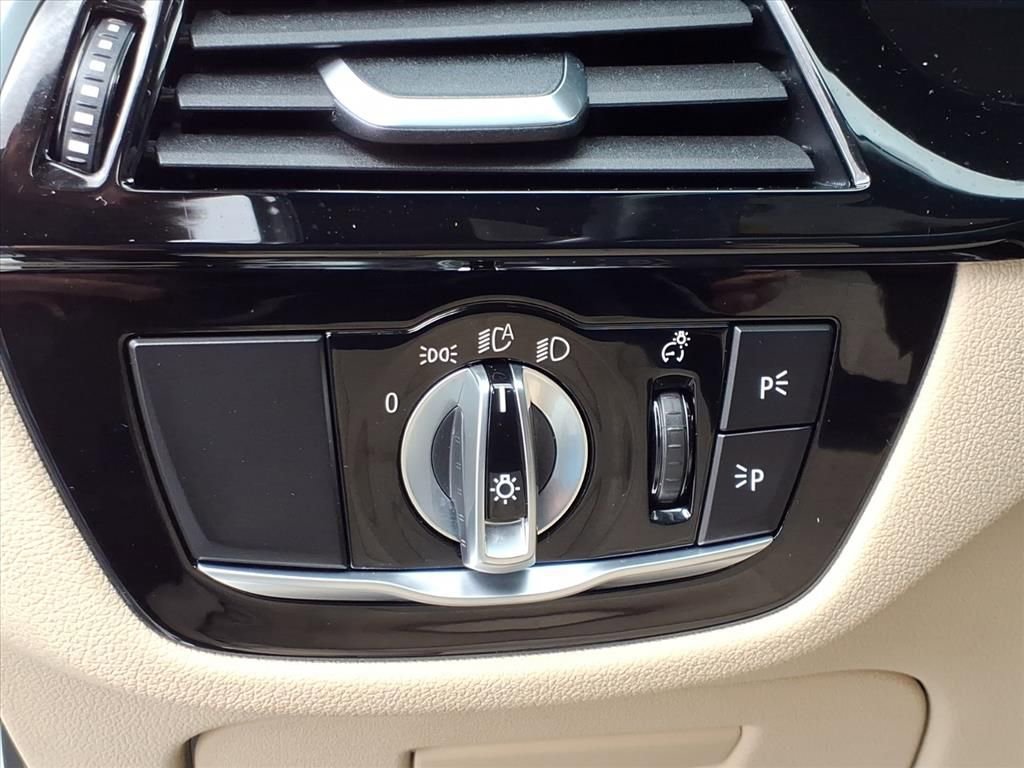 Used 2022 BMW 530i xDrive w/ Convenience Package image 25