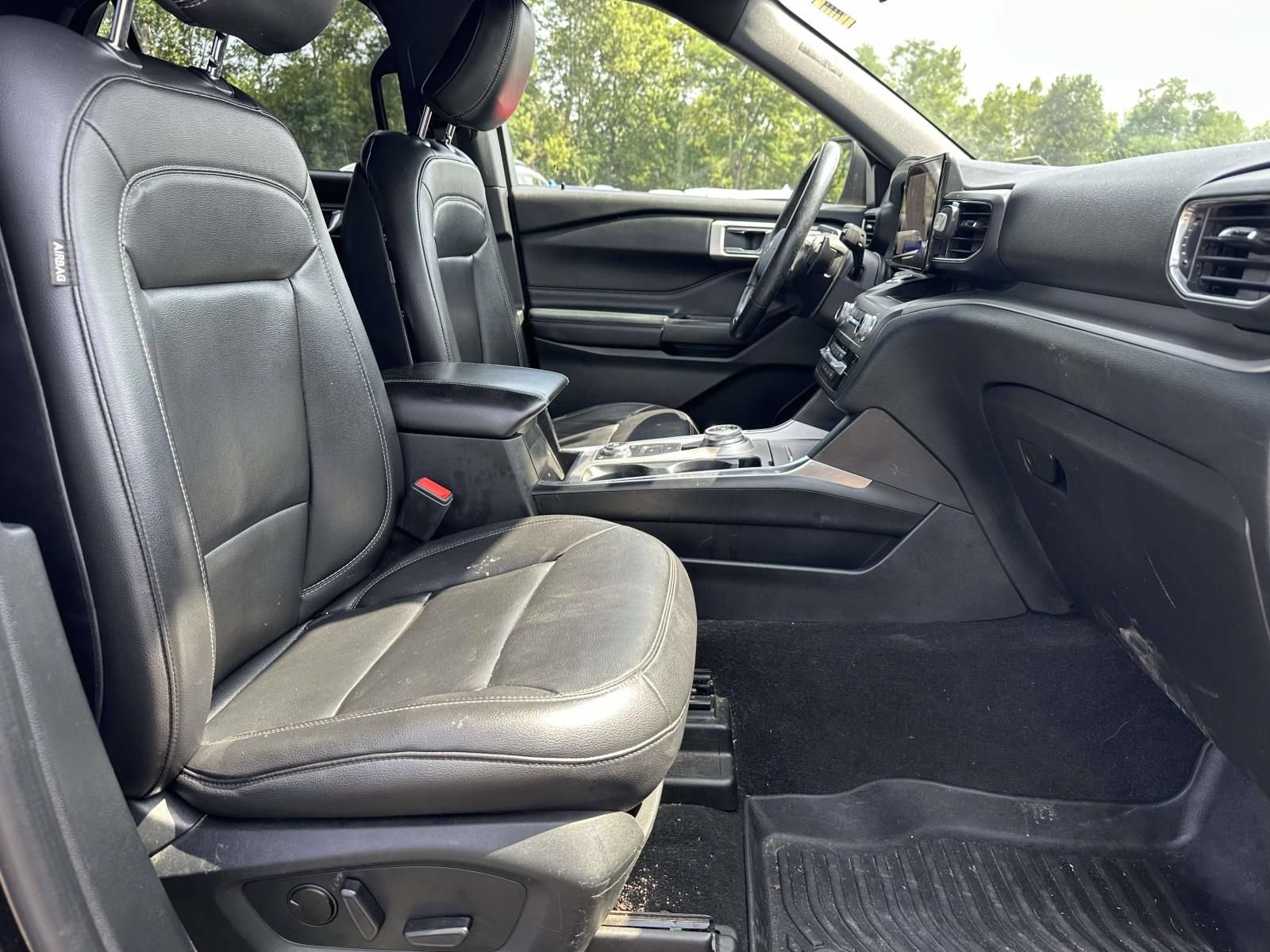 Used 2020 Ford Explorer XLT w/ Equipment Group 202A AWD/4WD image 26