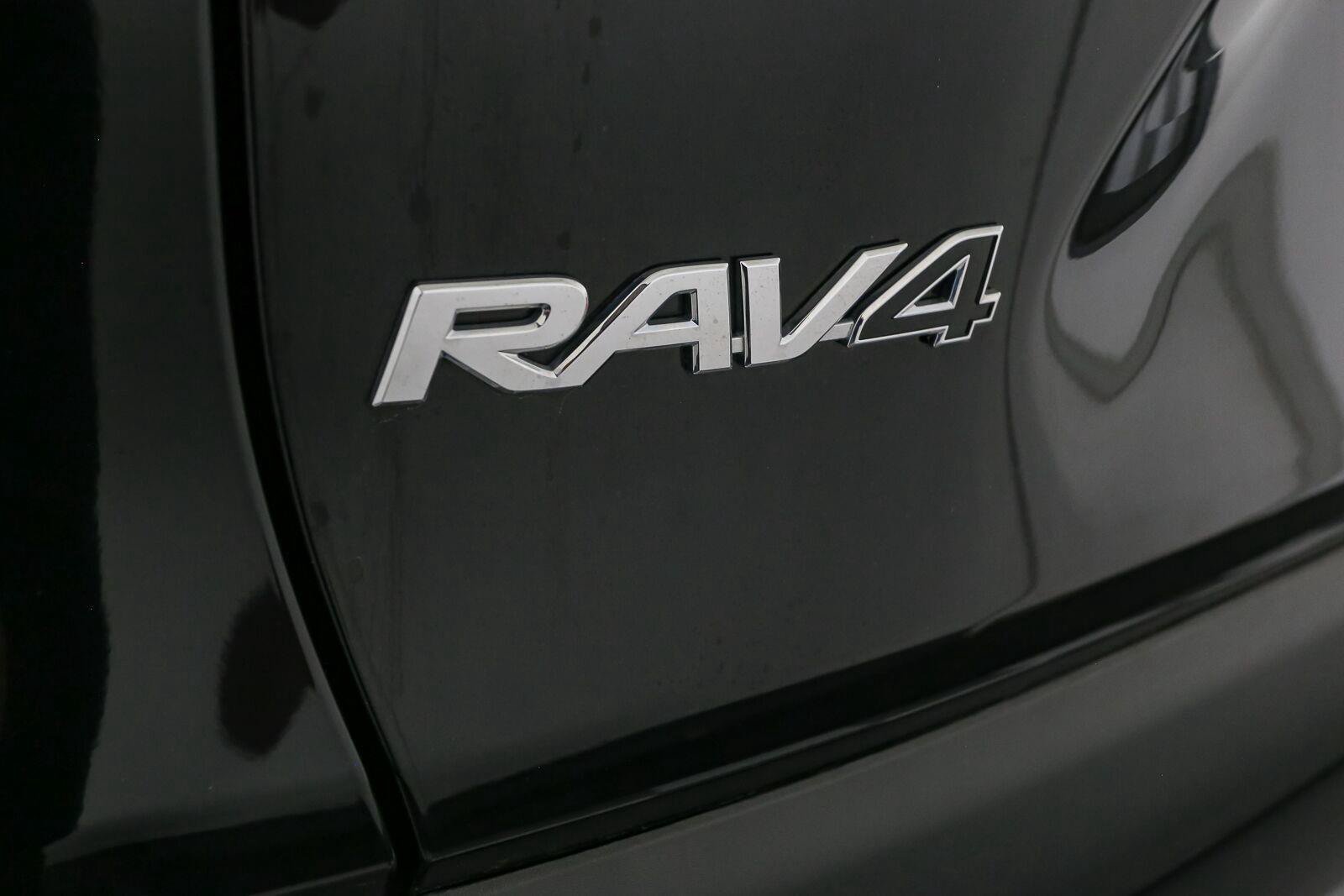 Certified 2024 Toyota RAV4 LE AWD/4WD image 11