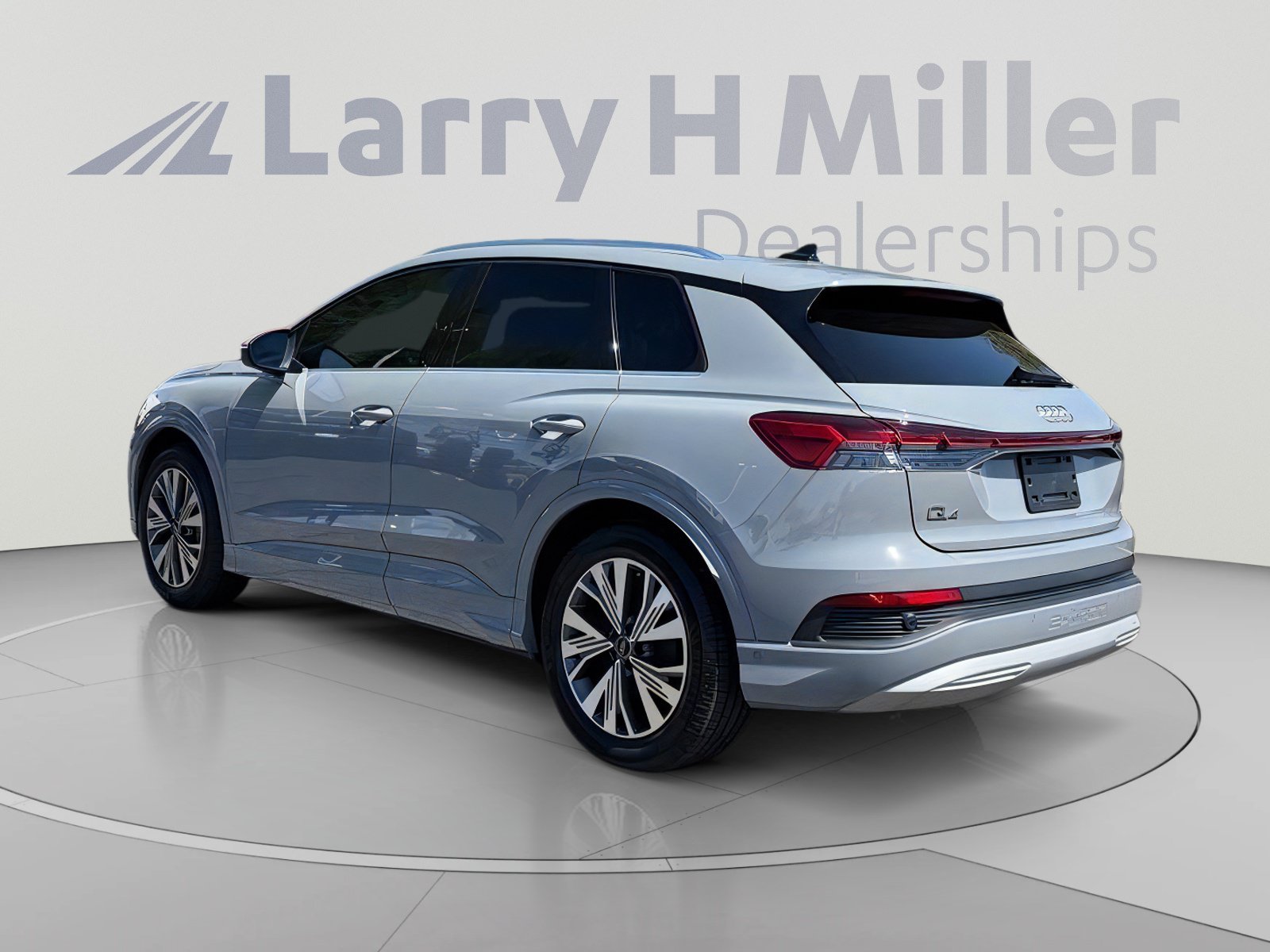 Used 2023 Audi Q4 e-tron Premium Plus w/ Premium Plus RWD image 4