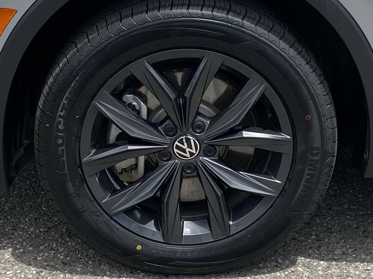 Used 2024 Volkswagen Tiguan SE FWD image 8