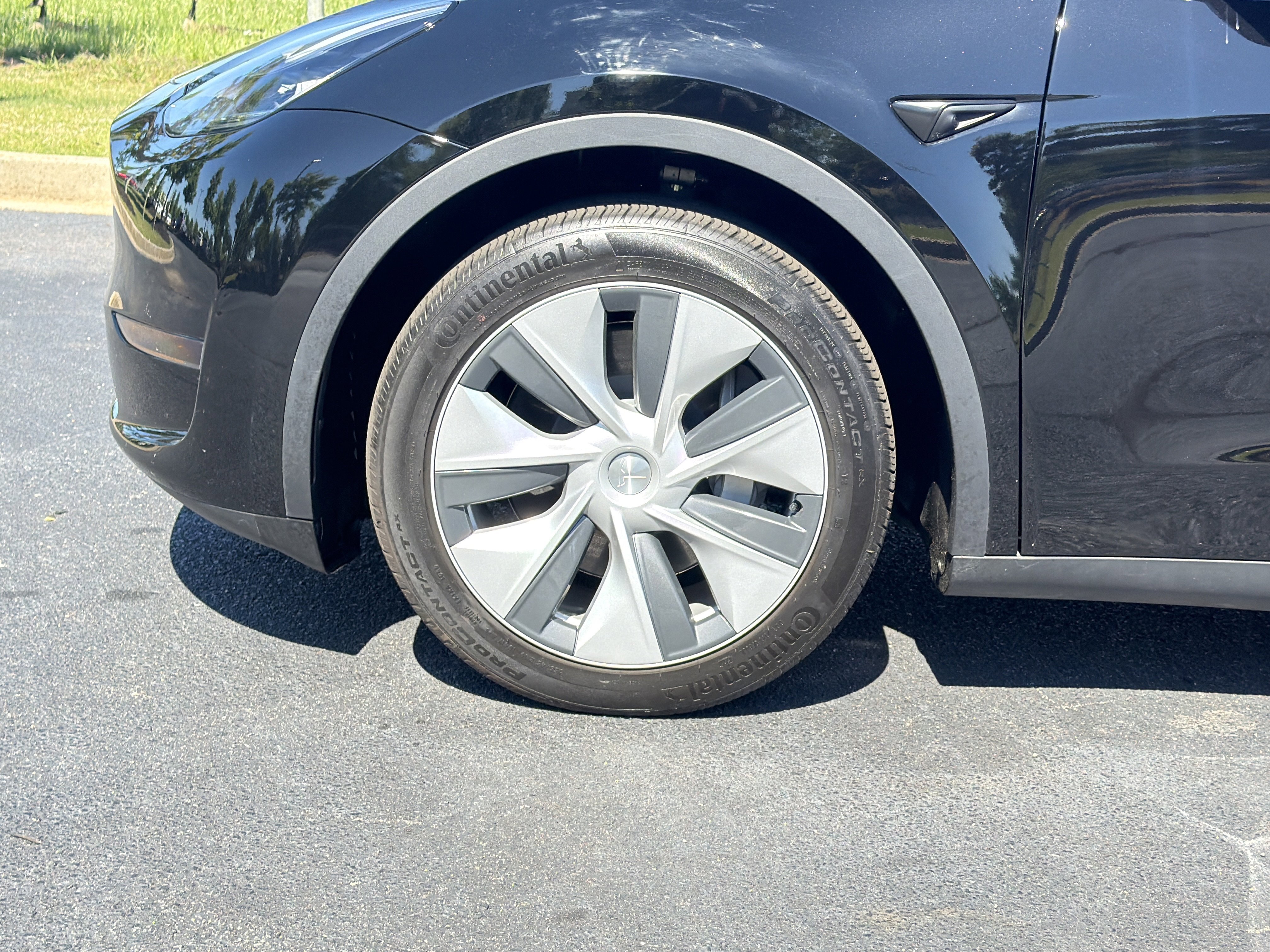 Used 2023 Tesla Model Y Long Range AWD/4WD image 32
