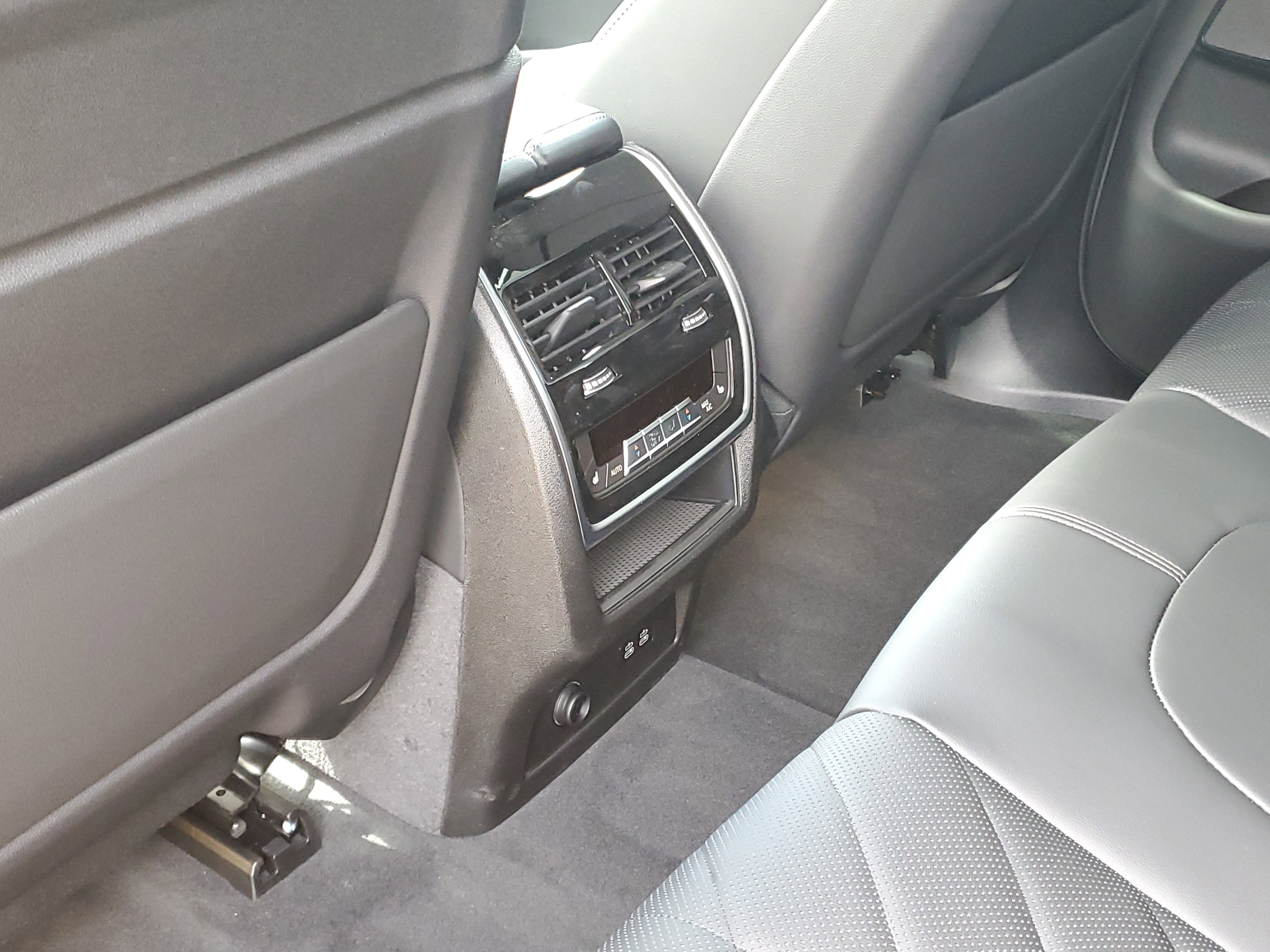 New 2026 BMW X5 xDrive40i w/ M Sport Package AWD/4WD image 24