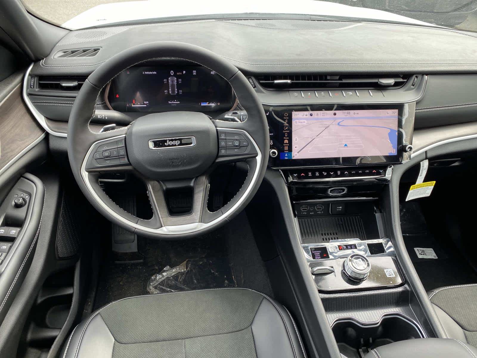New 2026 Jeep Grand Cherokee Altitude image 9