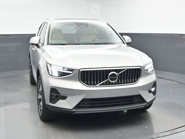 Used 2024 Volvo XC40 B5 Plus w/ Protection Package Premier image 2