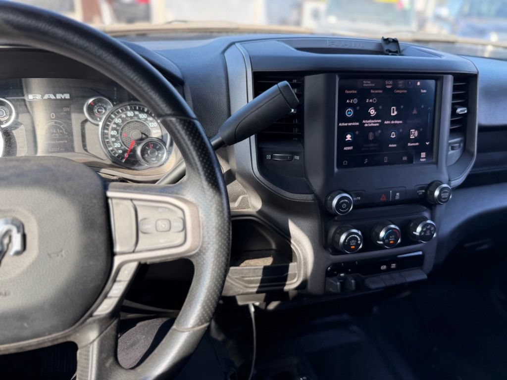Used 2024 RAM 2500 Tradesman w/ Chrome Appearance Group AWD/4WD image 8