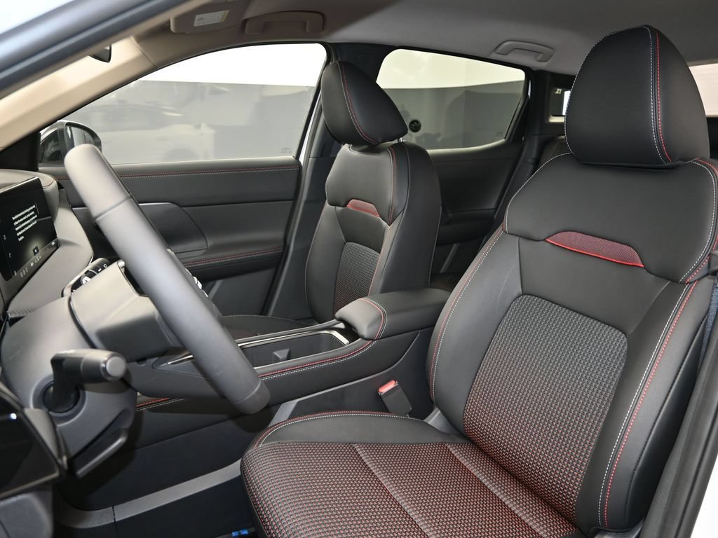 New 2026 Nissan Kicks SR w/ Cold Weather Package FWD image 17
