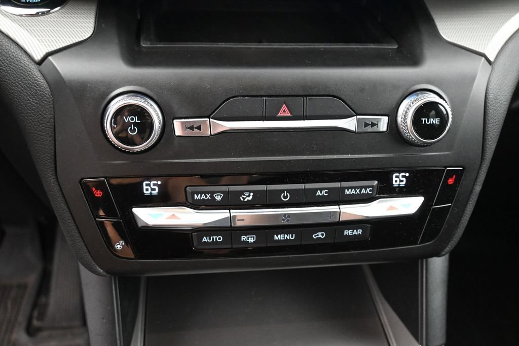 Used 2020 Ford Explorer XLT w/ Comfort Package AWD/4WD image 28