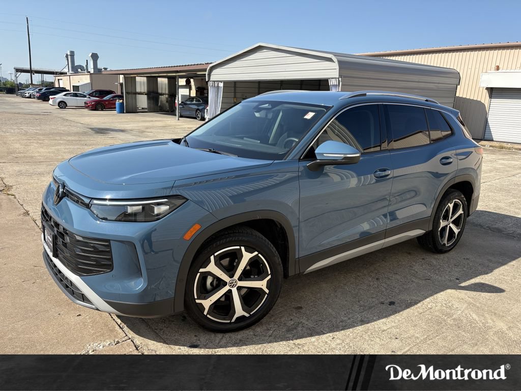 Used 2025 Volkswagen Tiguan SE