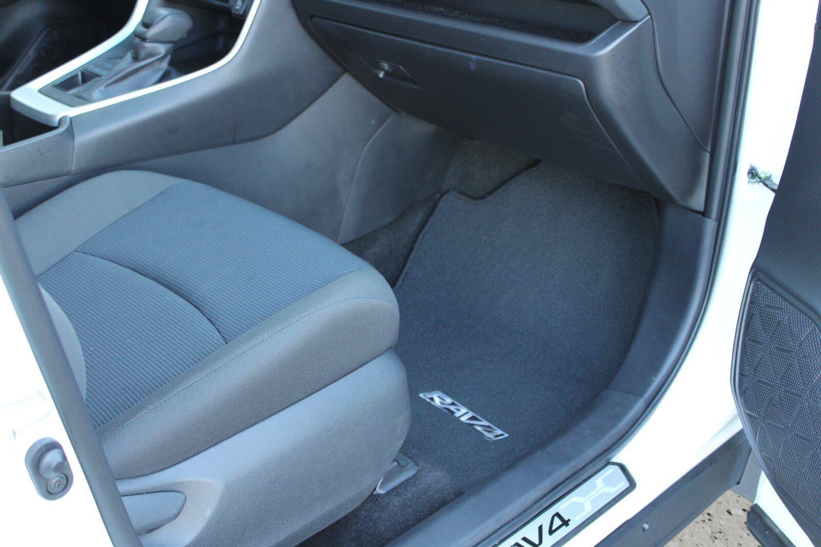 Certified 2024 Toyota RAV4 LE AWD/4WD image 40