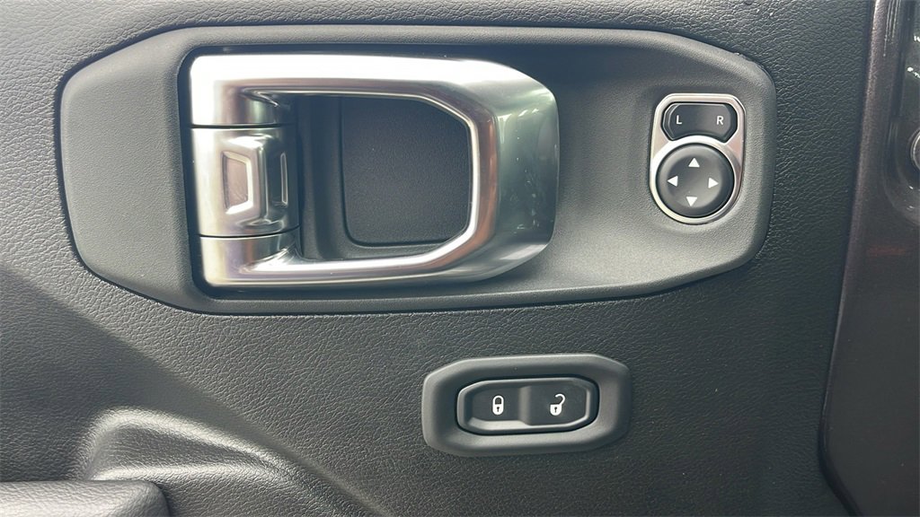 New 2025 Jeep Wrangler Unlimited Rubicon w/ Steel Bumper Group image 16