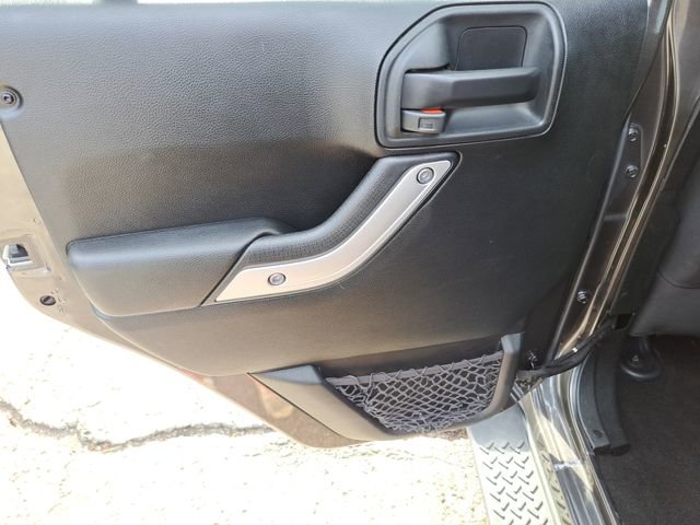 Used 2017 Jeep Wrangler Unlimited Sahara image 11