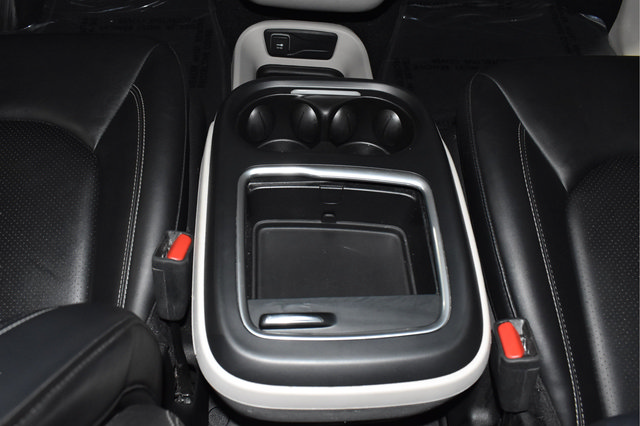 Certified 2024 Chrysler Pacifica Touring-L FWD image 26