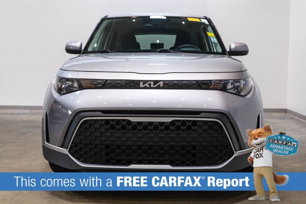 Used 2025 Kia Soul LX FWD image 2
