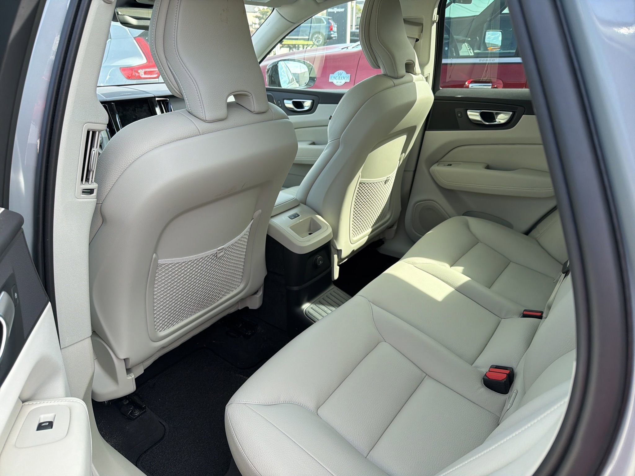 Used 2024 Volvo XC60 T8 Plus w/ Protection Package Premier image 11