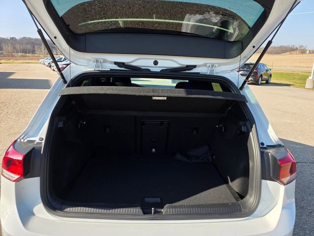 Used 2023 Volkswagen Golf R image 39
