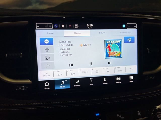 Used 2024 Chrysler Pacifica Select image 35