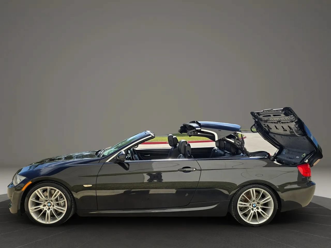 Used 2013 BMW 335i Convertible RWD image 12