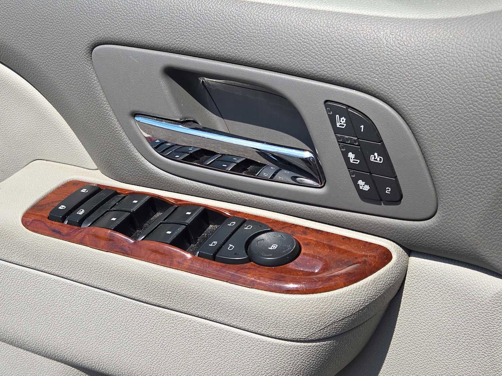 Used 2014 Chevrolet Tahoe LTZ RWD image 20