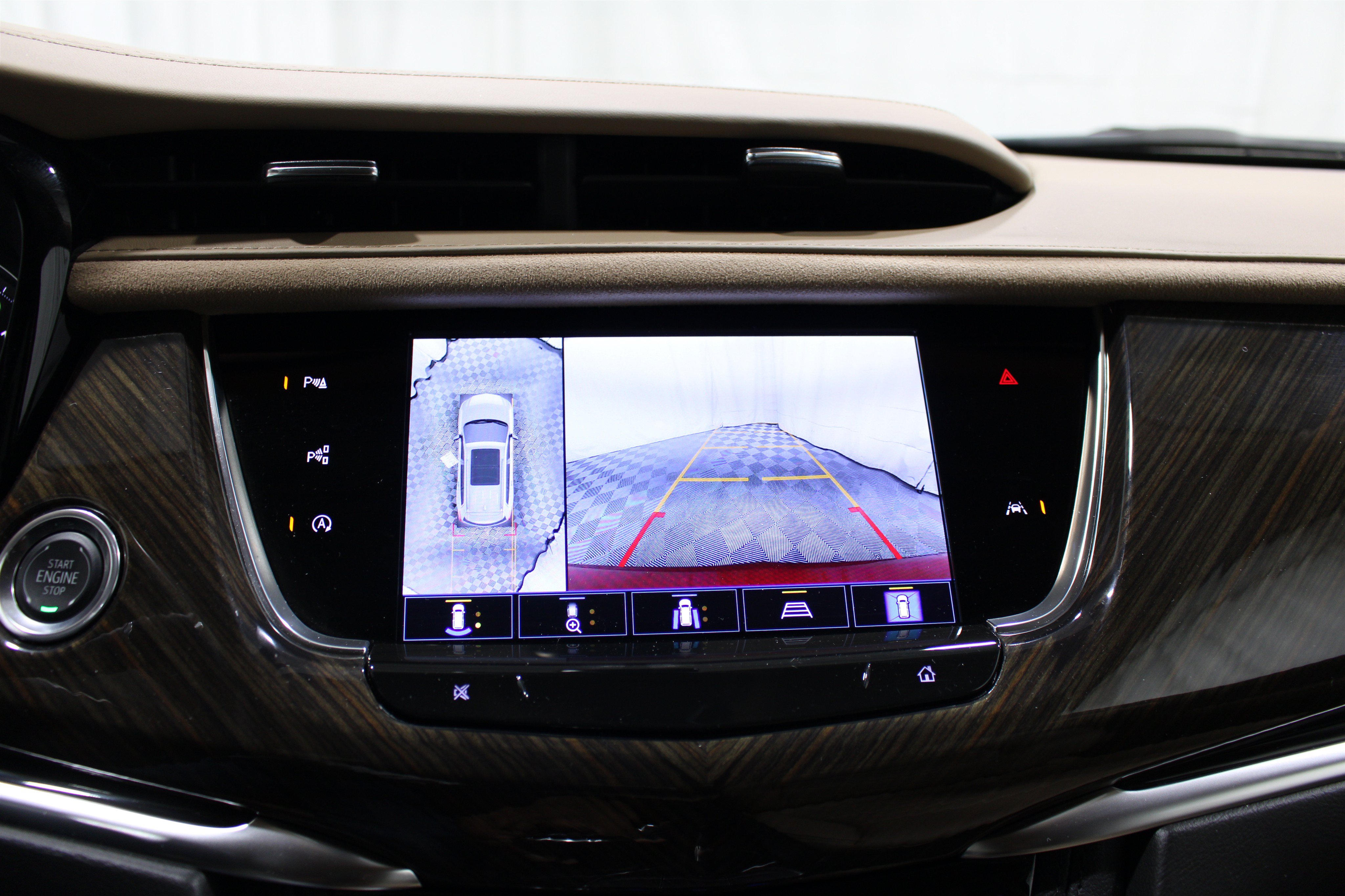 Certified 2025 Cadillac XT6 Premium Luxury w/ Platinum Package AWD/4WD image 18