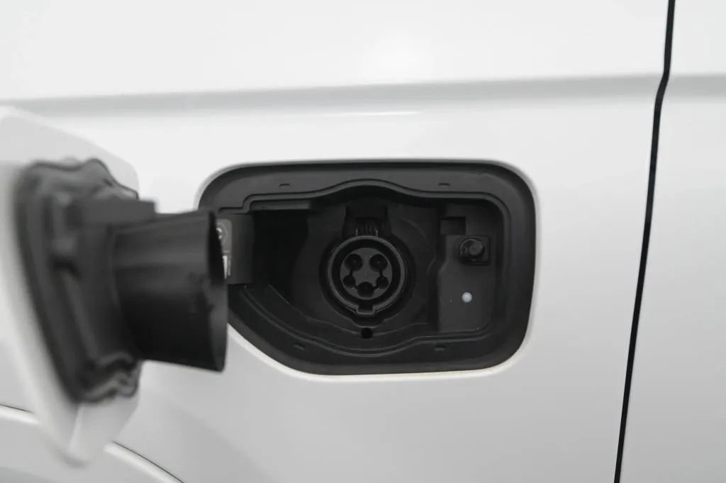 Used 2022 Jeep Grand Cherokee Summit AWD/4WD image 13
