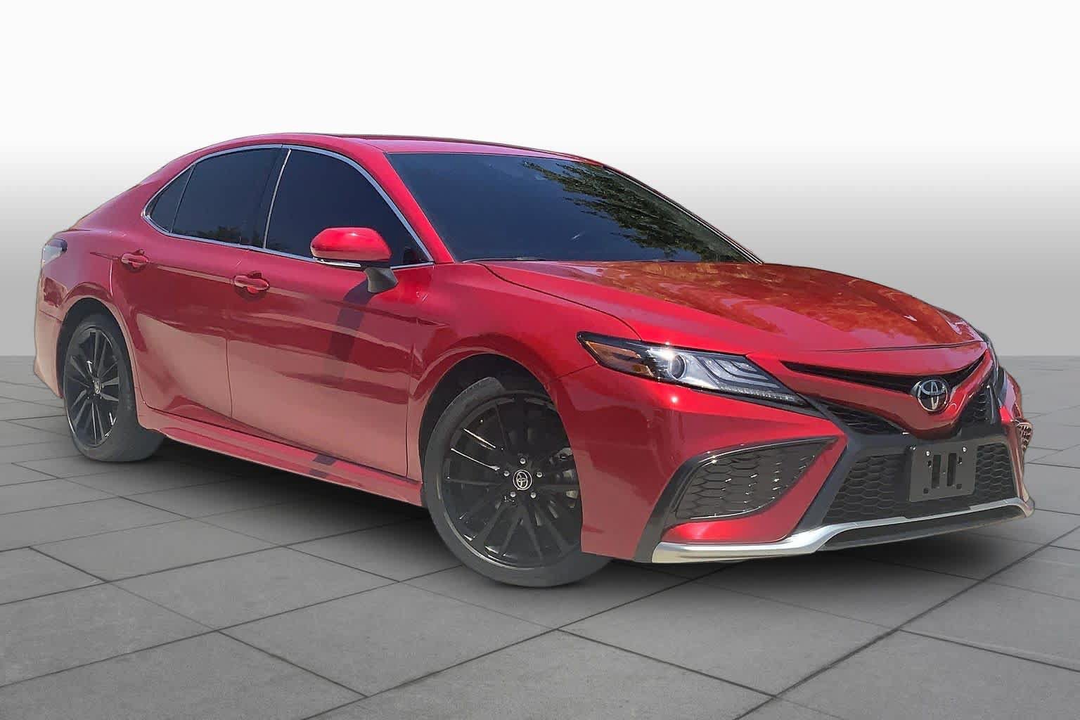 Used 2023 Toyota Camry XSE FWD image 3