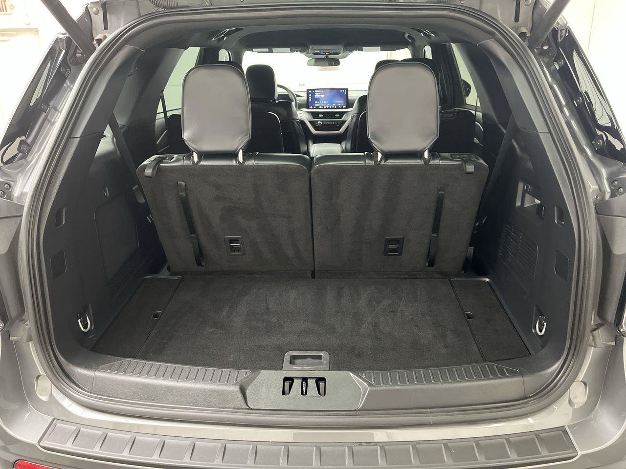 Certified 2025 Ford Explorer ST-Line AWD/4WD image 30