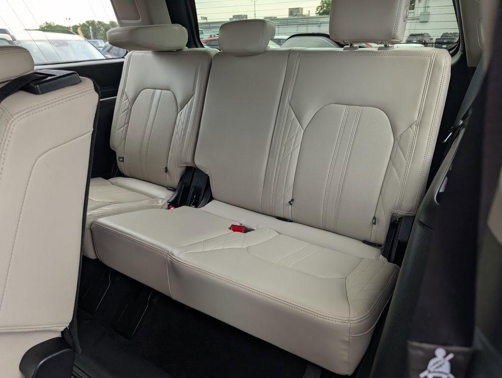 Used 2021 Ford Expedition Platinum image 11