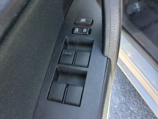 Used 2018 Toyota Corolla LE FWD image 20