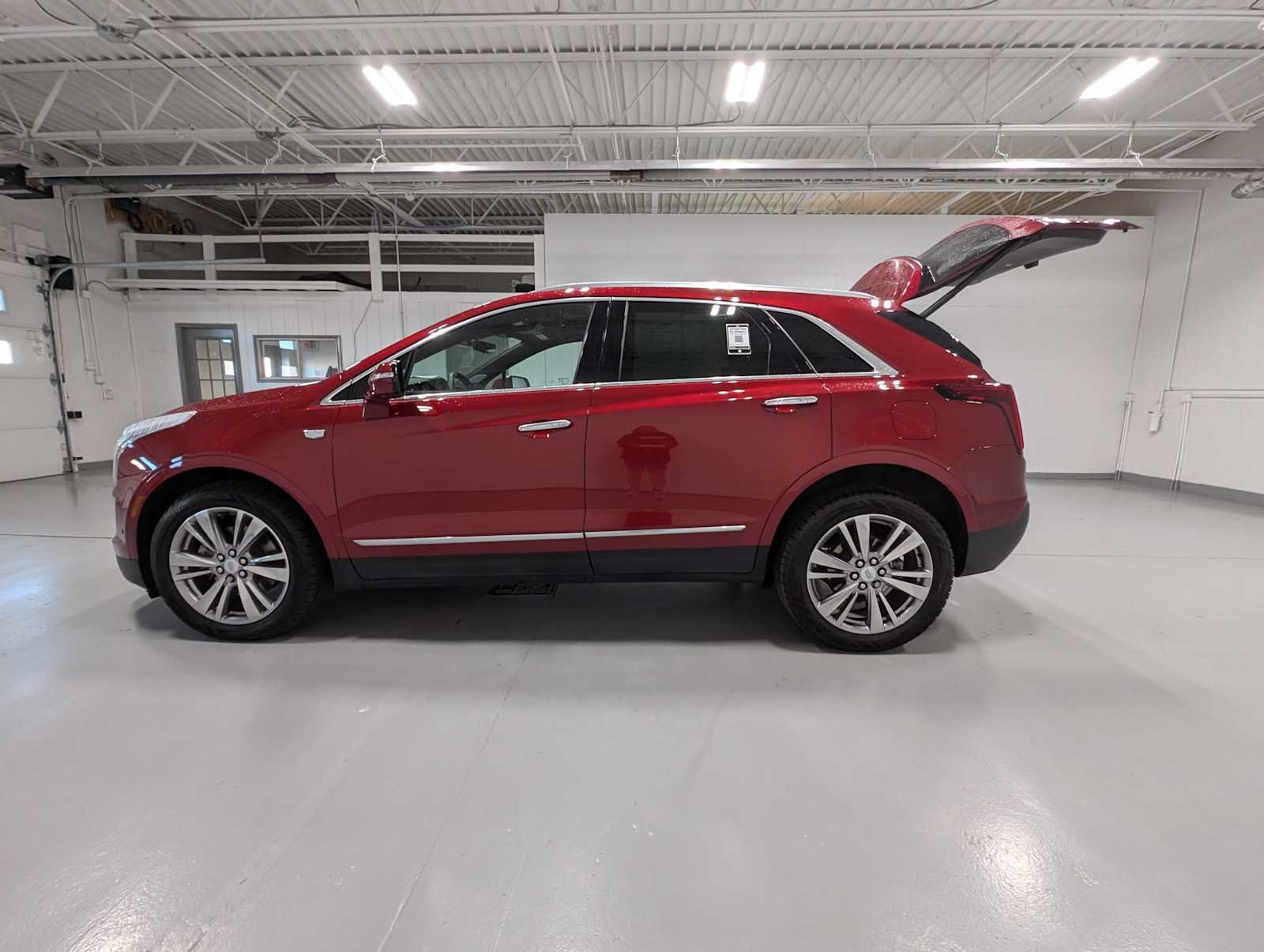 Certified 2023 Cadillac XT5 Premium Luxury w/ Technology Package AWD/4WD image 12