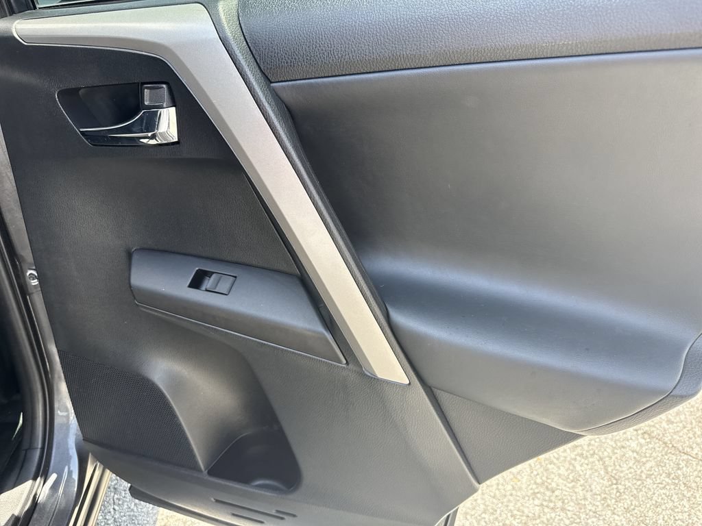 Used 2017 Toyota RAV4 XLE FWD image 16