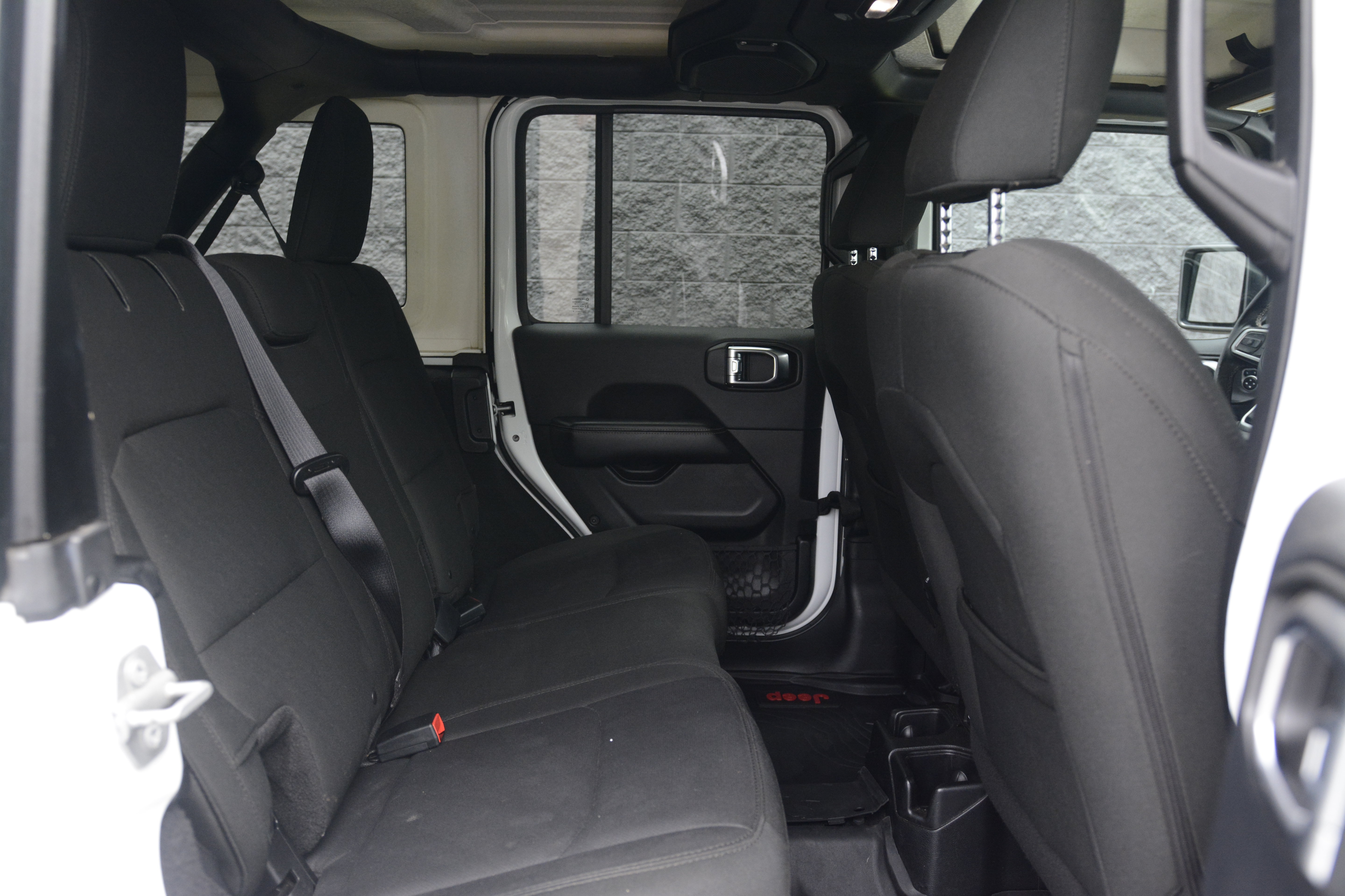 Used 2018 Jeep Wrangler Unlimited Sahara AWD/4WD image 34
