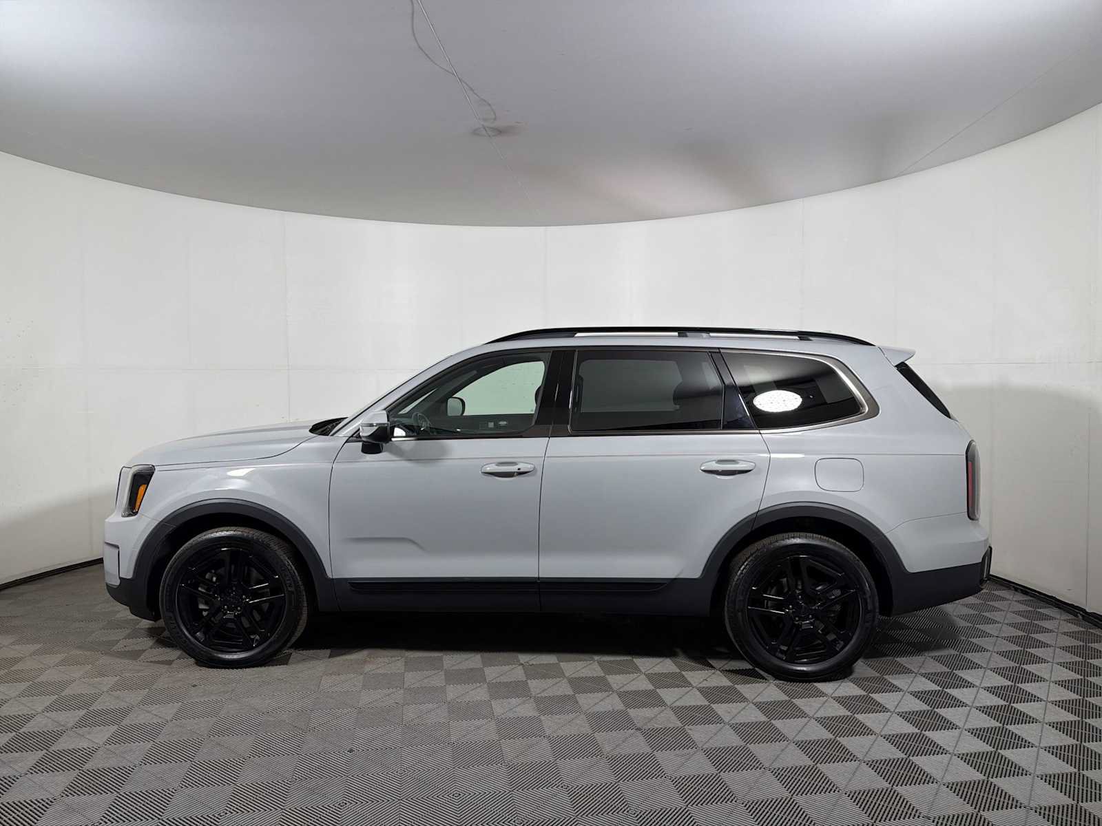 Used 2025 Kia Telluride EX X-Line AWD/4WD image 4