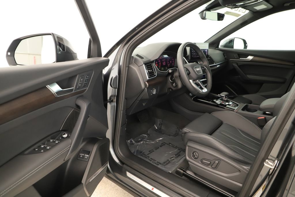 Used 2025 Audi Q5 e Premium Plus w/ Premium Plus Package image 14